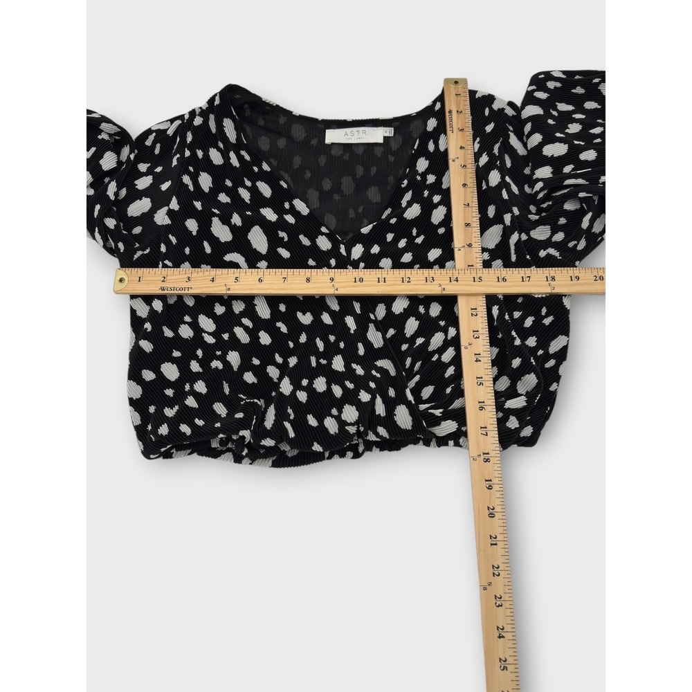 ASTR The Label Ribbed Dalmatian Wrap Blouse Surplice Women's Size M Black White - Picture 14 of 14